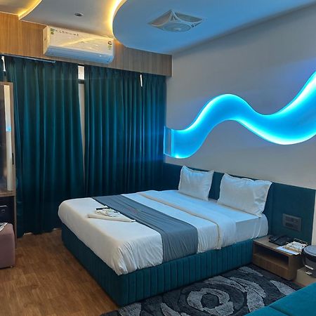 Hotel Victoria Prime Surat Exterior foto